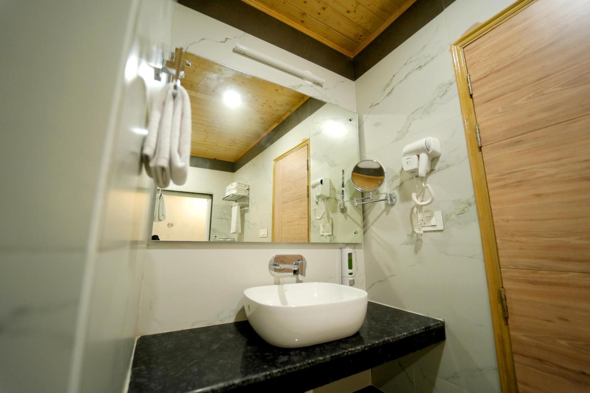 Dn Resort Dharamshala McLeod Ganj Exterior photo